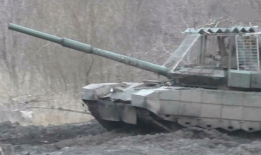 坦克视频,激战正酣，铁甲勇士勇往直前